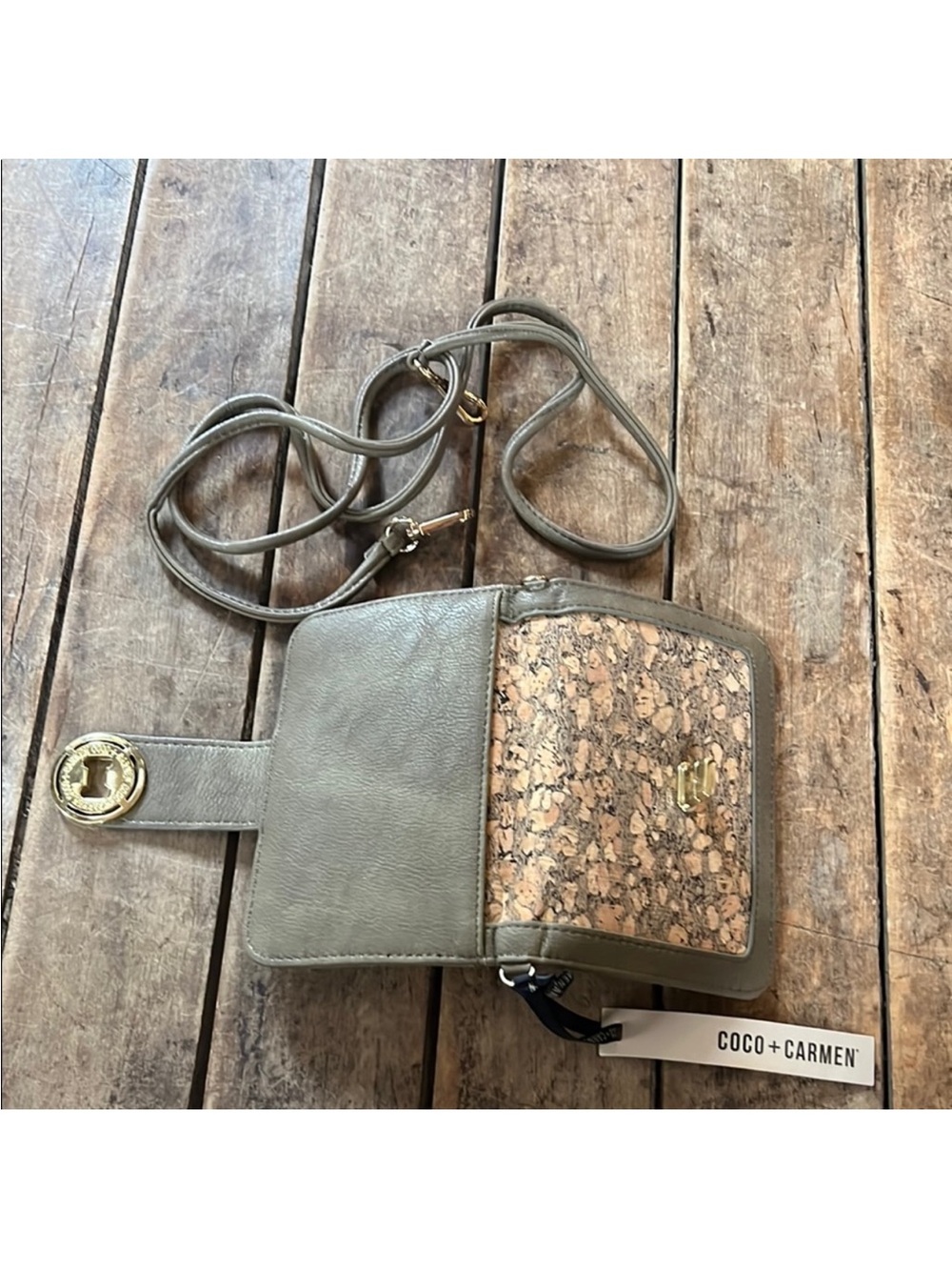 COCO & CARMEN Tan and Gold Wallet/Crossbody NWT - Picture 4 of 5
